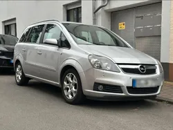 Grau Gebraucht 2005 Opel Zafira Van / Kleinbus | 1.999 € (Fairer Preis)