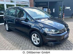 Schwarz Gebraucht 2016 VW Touran Comfortline Van / Kleinbus | 12.990 € (Etwas zu teuer)