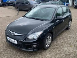 Schwarz Gebraucht 2011 Hyundai i30 Limousine | 4.490 € (Fairer Preis)
