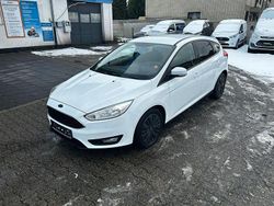 Weiß Gebraucht 2015 Ford Focus Trend Limousine | 3.900 € (Superpreis)