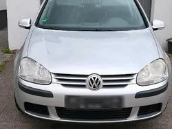 Silber Gebraucht 2004 VW Golf V Limousine | 2.100 € (Guter Preis)