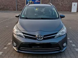Grau Gebraucht 2014 Toyota Verso Executive Van / Kleinbus | 10.000 € (Teuer)