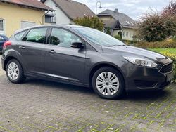 Grau Gebraucht 2018 Ford Focus Trend Limousine | 7.200 € (Superpreis)