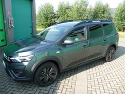 Grün Gebraucht 2025 Dacia Jogger Expression Kombi | 20.900 € (Fairer Preis)