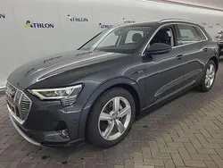 Grau Gebraucht 2020 Audi e-tron Business SUV | 21.900 € (Etwas zu teuer)