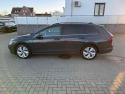 Grau Gebraucht 2022 VW Golf VIII Style Kombi | 13.900 €