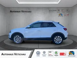 Pure white (weiß) Gebraucht 2023 VW T-Roc Style SUV | 19.990 € (Fairer Preis)