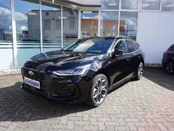 Obsidianschwarz metallic Gebraucht 2022 Ford Focus ST-Line Kombi | 22.490 € (Guter Preis)