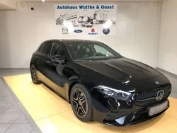 Nachtschwarz Neu 2024 Mercedes A180 AMG Limousine | 33.490 € (Fairer Preis)