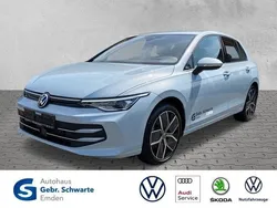 Blau Gebraucht 2024 VW Golf VIII Style Limousine | 28.890 € (Etwas zu teuer)