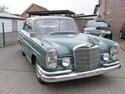Grün Gebraucht 1961 Mercedes W111 Limousine | 18.990 €