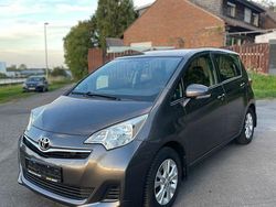 Grau Gebraucht 2012 Toyota Verso-S Van / Kleinbus | 4.499 € (Fairer Preis)