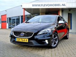 Schwarz Gebraucht 2015 Volvo V40 R-Design Limousine | 9.750 € (Fairer Preis)