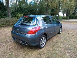 Grau Gebraucht 2008 Peugeot 308 Limousine | 3.990 € (Fairer Preis)