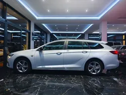 Weiß Gebraucht 2021 Opel Insignia Business Edition Kombi | 14.790 € (Guter Preis)