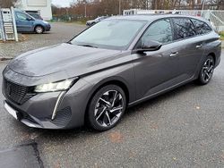 Grau Gebraucht 2023 Peugeot 308 Allure Kombi | 16.500 €