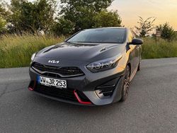 Grau Gebraucht 2022 Kia ProCeed Kleinwagen | 19.000 € (Guter Preis)