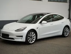 Weiß Gebraucht 2020 Tesla Model 3 Standard Range Limousine | 23.950 € (Guter Preis)
