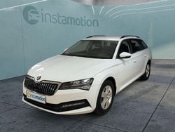 Weiß Gebraucht 2022 Skoda Superb Kombi | 22.999 € (Guter Preis)