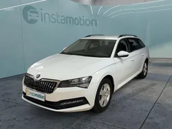 Weiß Gebraucht 2022 Skoda Superb Kombi | 25.149 € (Fairer Preis)