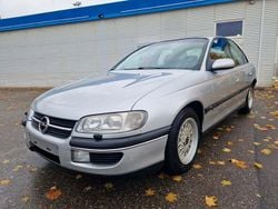 Grau Gebraucht 1999 Opel Omega Sport Limousine | 1.750 € (Superpreis)