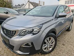 Grau Gebraucht 2020 Peugeot 5008 Comfort Van / Kleinbus | 16.898 € (Superpreis)