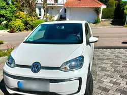 Weiß Gebraucht 2017 VW up! Kleinwagen | 4.200 €