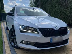 Weiß Gebraucht 2016 Skoda Superb SportLine Kombi | 19.100 € (Fairer Preis)