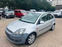 Silber Gebraucht 2007 Ford Fiesta Ghia Kleinwagen | 1.990 € (Guter Preis)