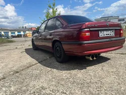 Rot Gebraucht 1993 Opel Vectra Limousine | 2.000 €