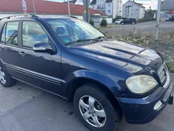 Blau Gebraucht 2005 Mercedes ML270 SUV | 2.000 €