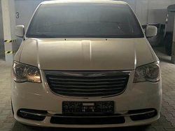 Weiß Gebraucht 2016 Chrysler Grand Voyager Van / Kleinbus | 17.500 € (Teuer)