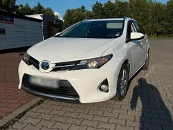 Weiß Gebraucht 2015 Toyota Auris Hybrid Kombi | 10.990 € (Fairer Preis)