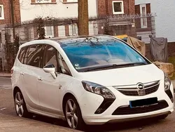 Weiß Gebraucht 2013 Opel Zafira Tourer Van / Kleinbus | 6.900 € (Fairer Preis)