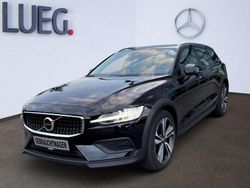 Onyx black / metallic Gebraucht 2023 Volvo V60 CC Kombi | 37.900 € (Fairer Preis)