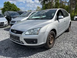 Grau Gebraucht 2006 Ford Focus Ghia Limousine | 999 € (Superpreis)