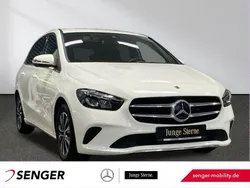 Weiß Gebraucht 2022 Mercedes B180 Style Van / Kleinbus | 20.640 € (Guter Preis)