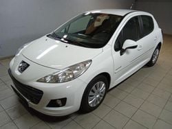 Weiß Gebraucht 2011 Peugeot 207 Tendance Kleinwagen | 2.900 € (Guter Preis)