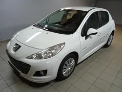 Weiß Gebraucht 2011 Peugeot 207 Tendance Kleinwagen | 3.900 € (Fairer Preis)