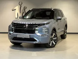 Grey metallic Neu 2025 Mitsubishi Outlander P-HEV Top SUV | 55.900 €