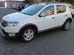 Weiß Gebraucht 2015 Dacia Sandero Stepway Limousine | 5.399 € (Guter Preis)