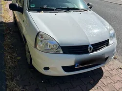 Weiß Gebraucht 2012 Renault Clio IV Kleinwagen | 800 €