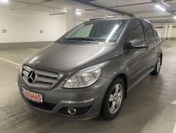 Grau Gebraucht 2009 Mercedes B180 Van / Kleinbus | 5.990 € (Fairer Preis)