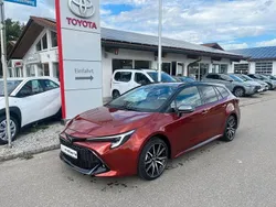 Orange Neu 2025 Toyota Corolla Sport Limousine | 35.690 €