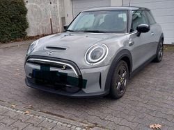Grau Gebraucht 2022 Mini Cooper SE Essential Kleinwagen | 15.890 € (Superpreis)