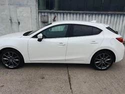 Weiß Gebraucht 2018 Mazda 3 Exclusive-Line Limousine | 14.000 € (Fairer Preis)