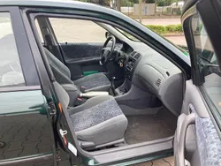 Grün Gebraucht 1998 Mazda 323F Comfort Limousine | 2.000 €