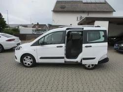 Weiß Gebraucht 2020 Ford Tourneo Courier Van / Kleinbus | 12.899 € (Guter Preis)