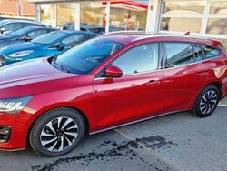 Rot Gebraucht 2023 Ford Focus Titanium Kombi | 21.990 € (Fairer Preis)