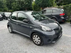 Grau Gebraucht 2012 Toyota Aygo Basis Kleinwagen | 4.499 € (Fairer Preis)